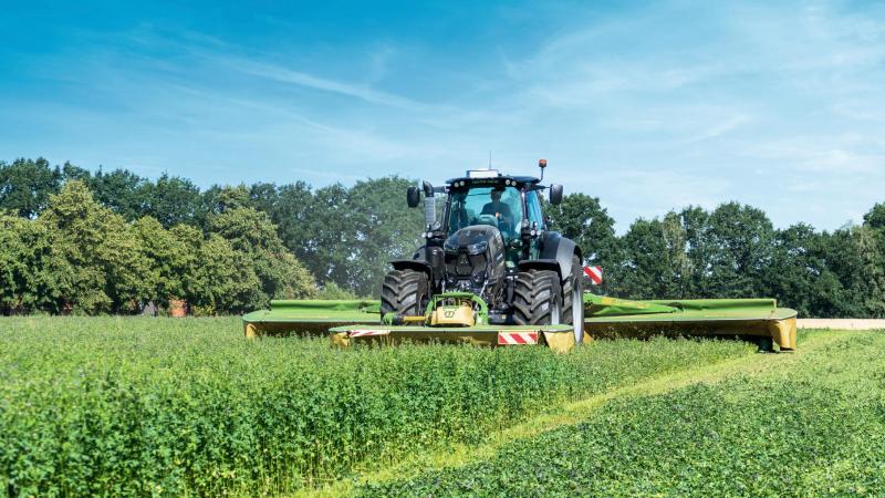 De EasyCut B 950 Collect is vernieuwd met Isobus-comfortbediening.