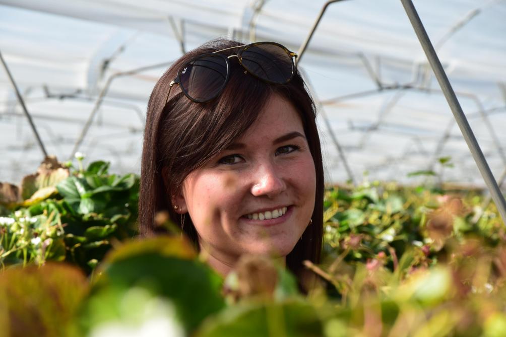 Het familiebedrijf overnemen is niet voor meteen. Eerst gaat Liesbeth Pauly buiten het fruitbedrijf ervaring opdoen.