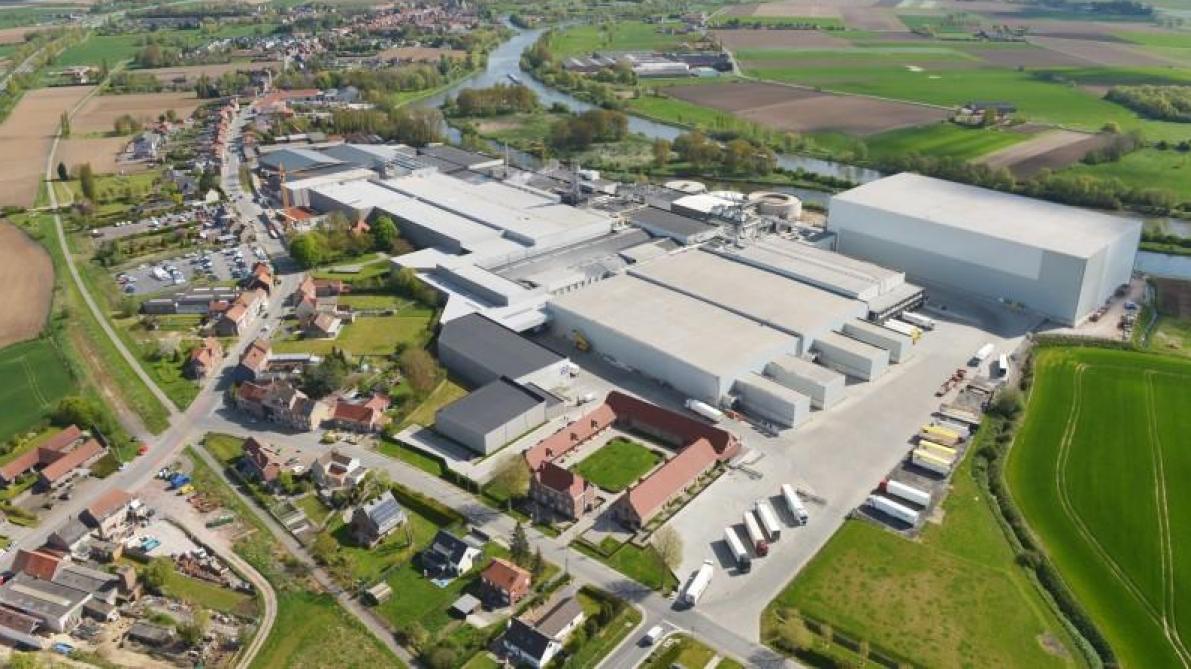 Waals minister Carlo Di Antonio heeft de vergunning geweigerd voor de bouw van een nieuwe productiesite door het West-Vlaamse aardappelverwerkende bedrijf Clarebout Potatoes in Frameries, in de provincie Henegouwen. (op de foto: luchtbeeld van de site in Waasten)