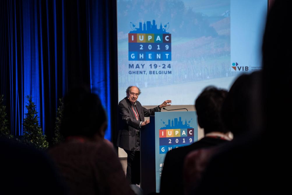 Professor Marc Van Montagu moedigde wetenschappers op het congres aan zich te mengen in het maatschappelijk debat.