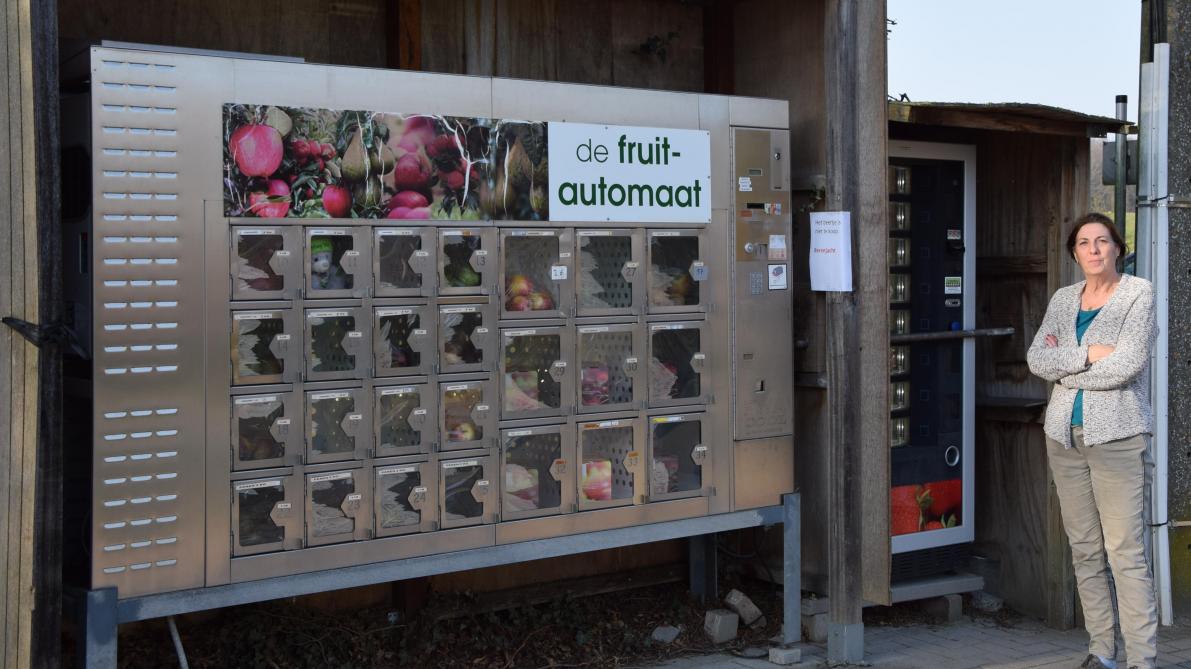 Kristien Van Essche is de drijvende kracht achter de 2 fruitautomaten van akkerbouw- en fruitteeltbedrijf ‘t Hoogveld.
