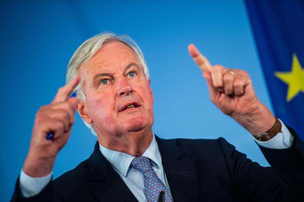 Eurocommissaris Barnier, voorheen Frans landbouwminister, vindt dat de Britten haast moeten maken in de Brexit-onderhandelingen.