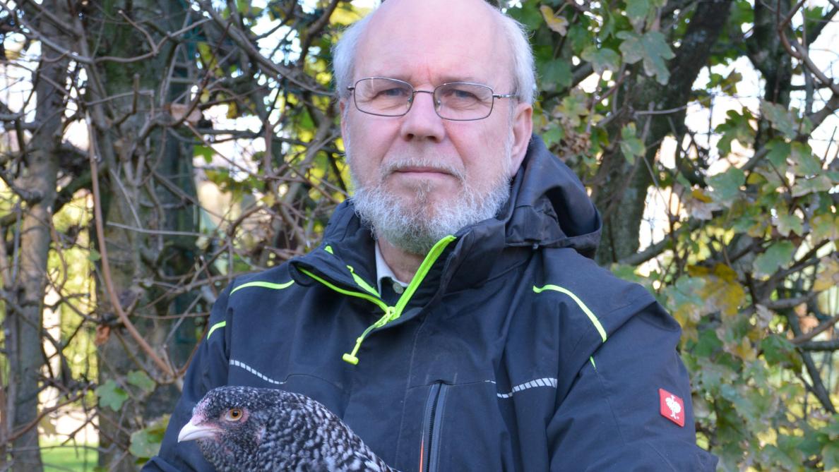 Jan Martens, voorzitter van SLE, met een Mechelse kalkoenkophen.