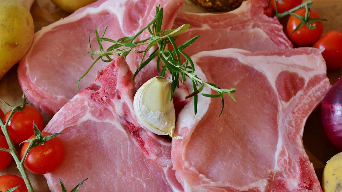 In 2020 blijft varkensvlees op de eerste plaats staan als het meest geconsumeerde vlees in België (51,8%), gevolgd door gevogelte (18,7%) en rundvlees (18,6%).