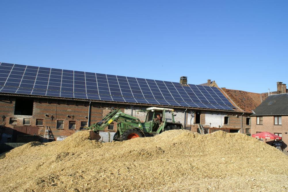 Er liggen in Vlaanderen ontelbare stal- en machineloodsdaken te wachten op zonnepaneelinstallaties.