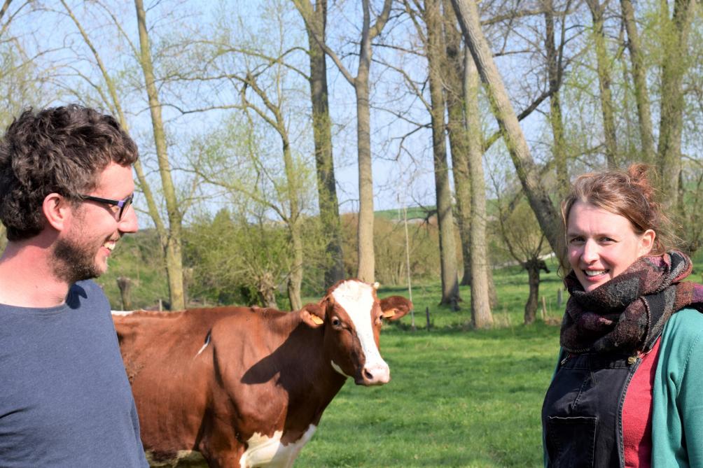 Anneleen Dedeyne en Karel Van Den Berge groeiden beiden op in een melkveebedrijf in Oost-Vlaanderen. Binnenkort nemen ze allebei hun ouderlijke bedrijf over.