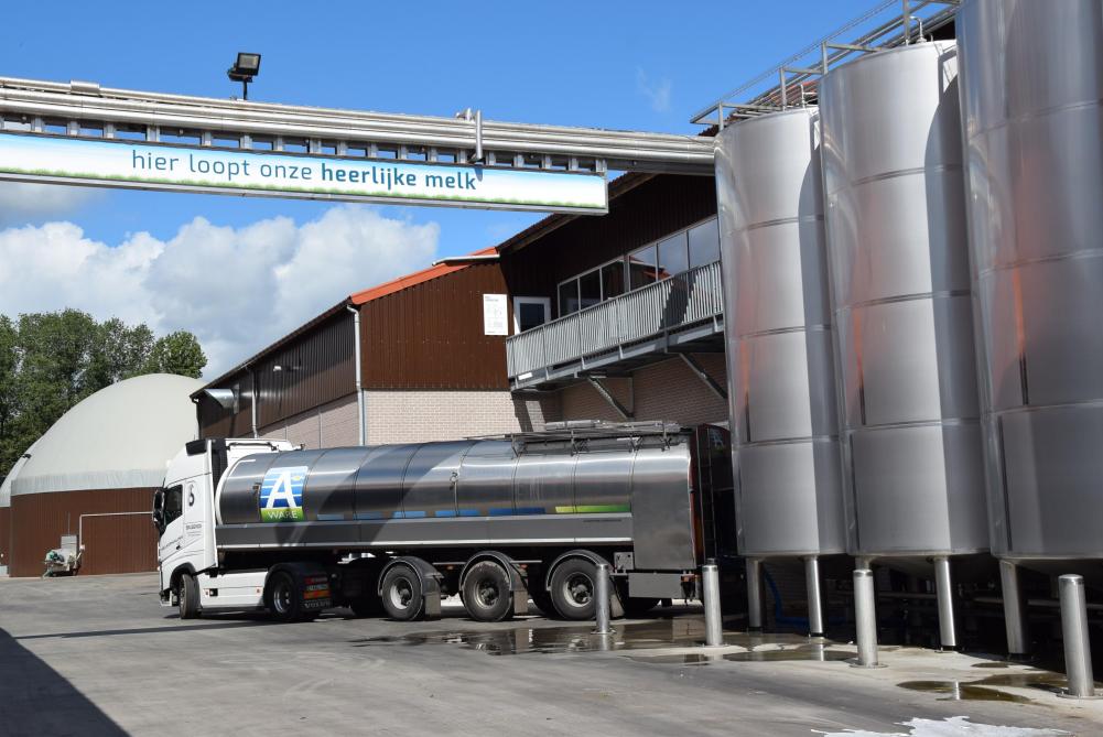 De A-ware België melkprijs bij reële gehaltes en een jaarleverantie van 1.300.000 l inclusief de hoeveelheidspremie en met de maximale toeslag voor kwaliteit en duurzaamheid, is in augustus 63,28 euro.
