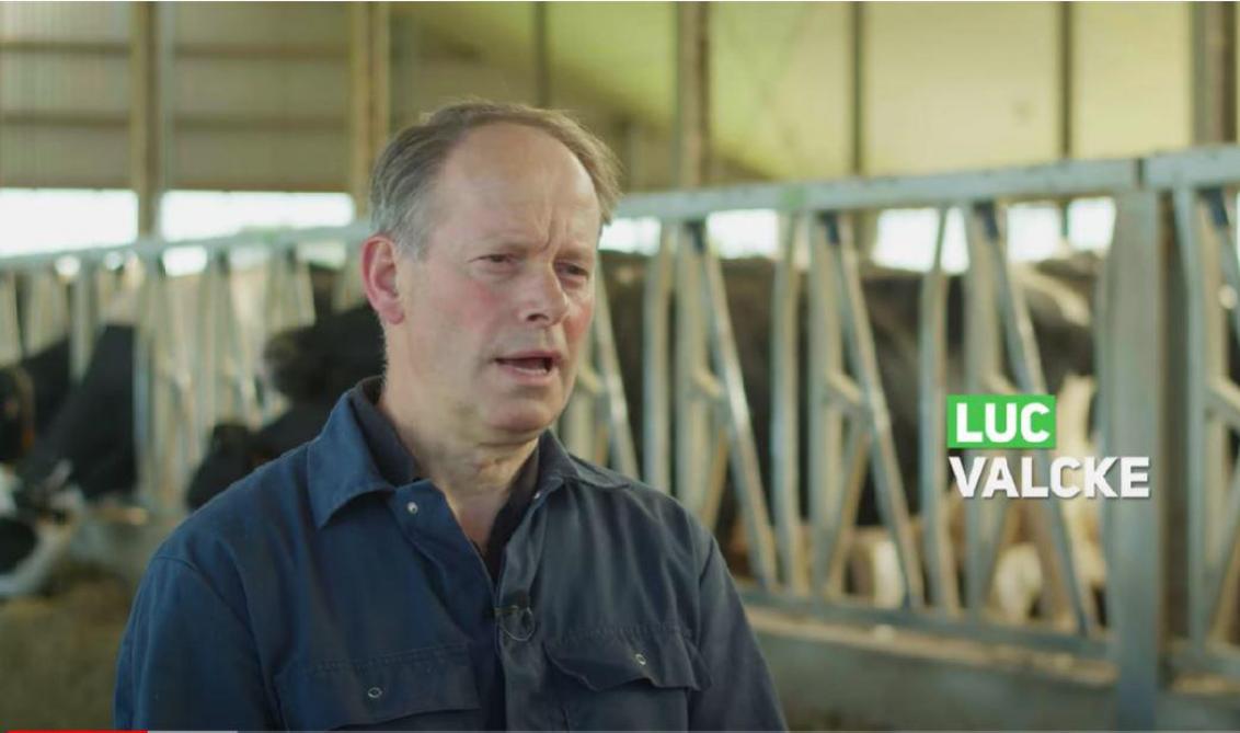 De familie Valcke uit Hooglede werkt met een vijftal deeltijdse medewerkers voor het verzorgen van hun bedrijf met 300 melkkoeien en 330 zeugen met gedeeltelijke afmest.