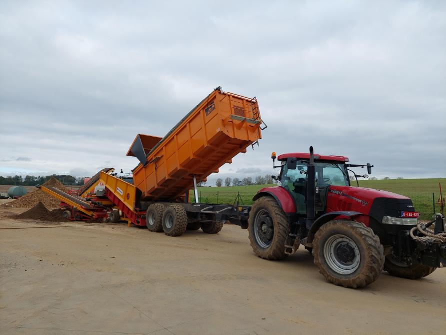 Een kiepwagen  die zijn bak snel omhoog en omlaag kan bewegen is gewenst, zeker  bij intensief  gebruik.