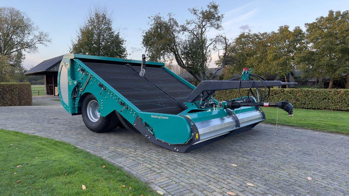 Op Eurotier werd de eerste serieproductie van de BeddingCleaner gelanceerd om te leveren vanaf september 2023.