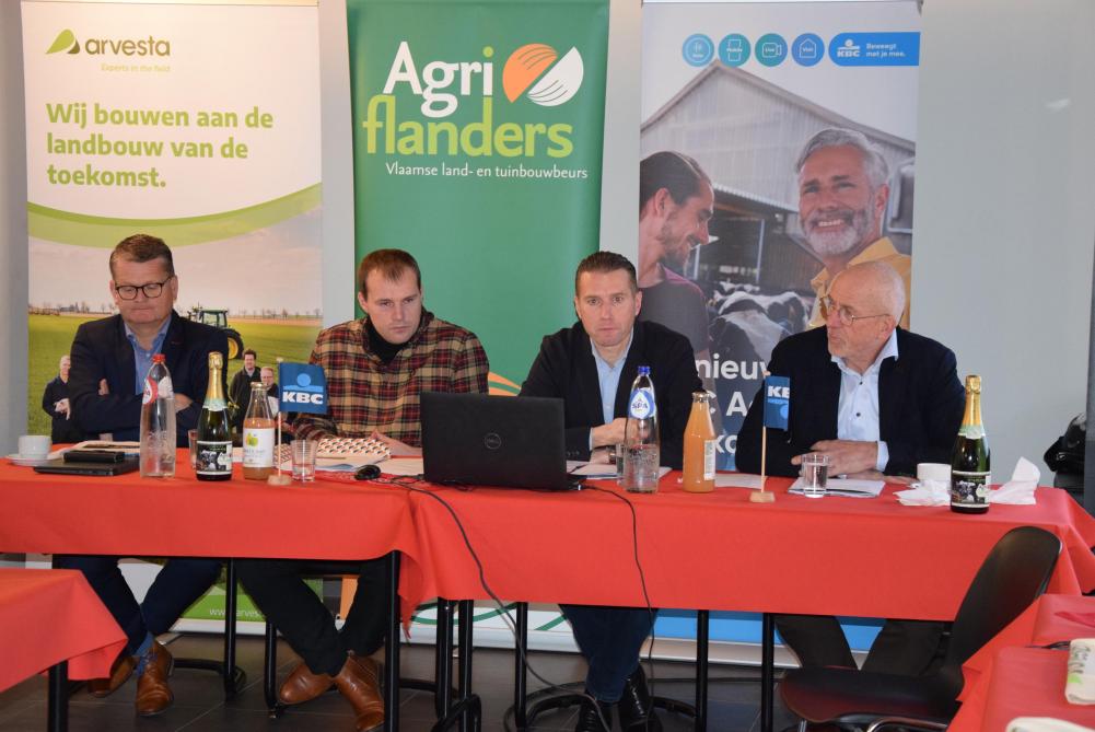 V.r.n.l. Georges Van Keerberghen, afscheidnemend voorzitter, Gunther De Mey, event manager bij AgriBevents en Tom Destoop, verantwoordelijk voor het veegebeuren, tijdens de persconferentie.
