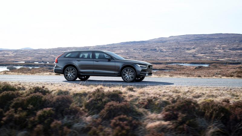 Volvo V90 Cross Country.