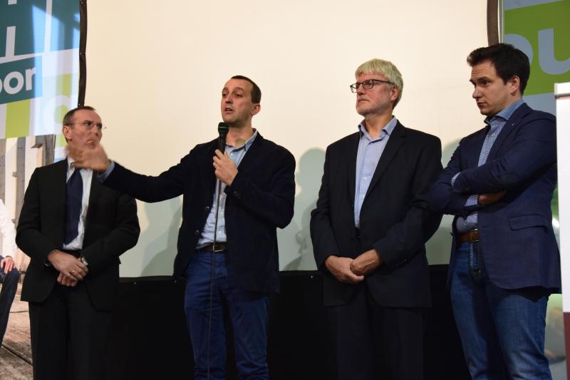 Luc Verspreet (Belgian Pork Group), Jeroen De Wulf (UGent en AMCRA), Wim Reybroeck (ILVO) en Francesco Vanderjeugd lieten 
hun licht schijnen op de 
residuproblematiek.