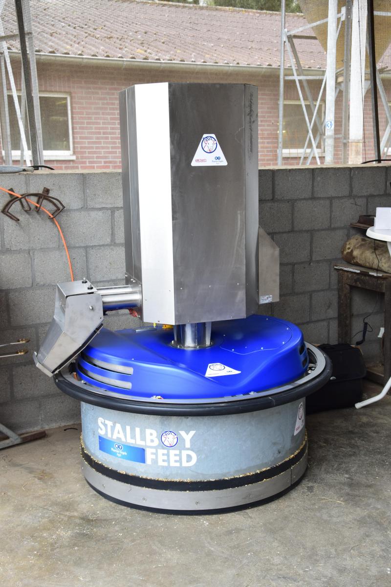 Bijzonder aan de Stallboy van Hetwin is de optie om krachtvoer of mineralen bij te geven.