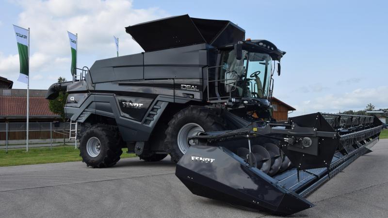 De nieuwe Ideal-maaidorser is er niet meer in het Fendt-groen.