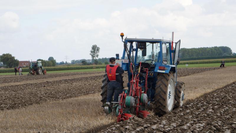 De ploegers kregen polderklei te verwerken in Boekhoute.
