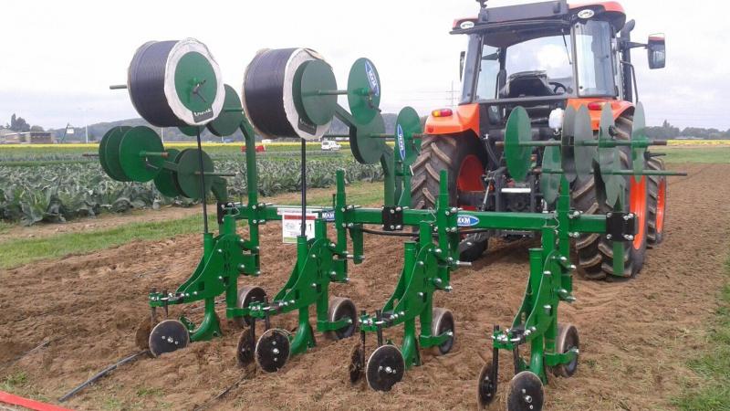 Water geven via druppelslangen gaf goede resultaten in een courgetteproef.