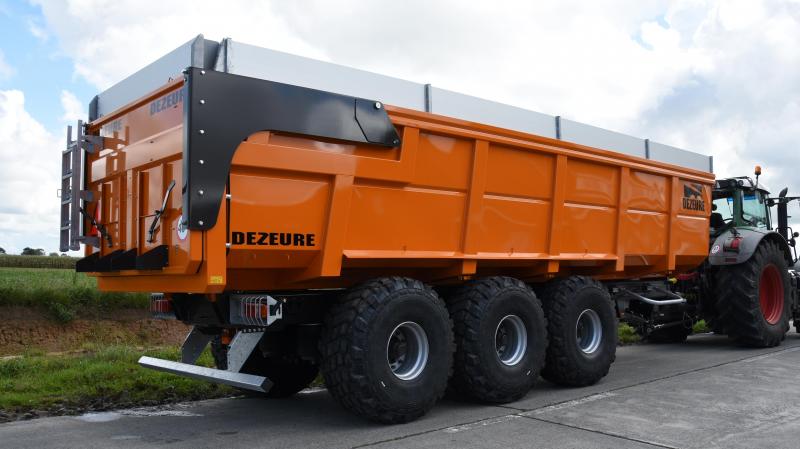 Bij de landbouwkippers werd zowel de voorwand als achterdeur  hertekend..
