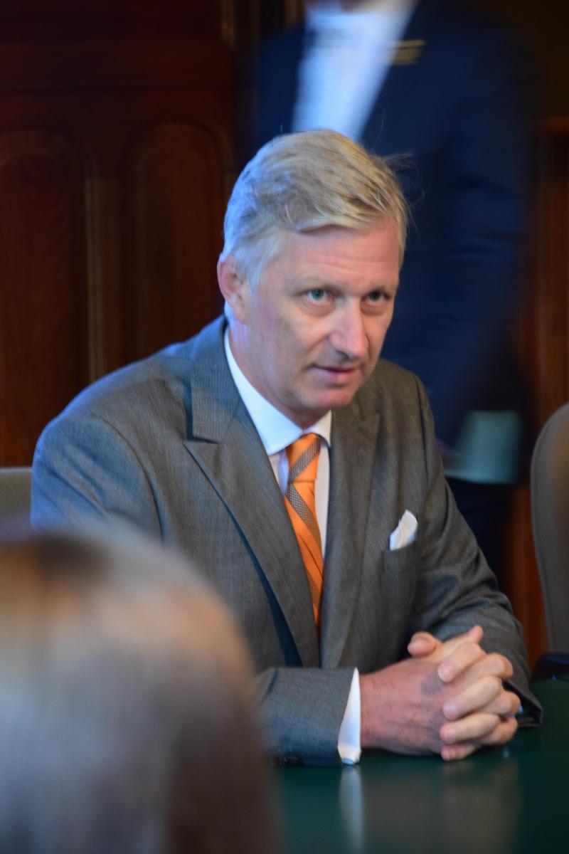Zijne Majesteit de Koning trad in gesprek met een aantal laatstejaars van scholengroep Sint-Rembert.