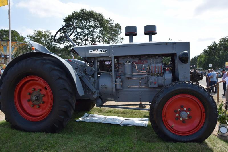 Claeys tractor, type NKV met 4-cilindermotor.
