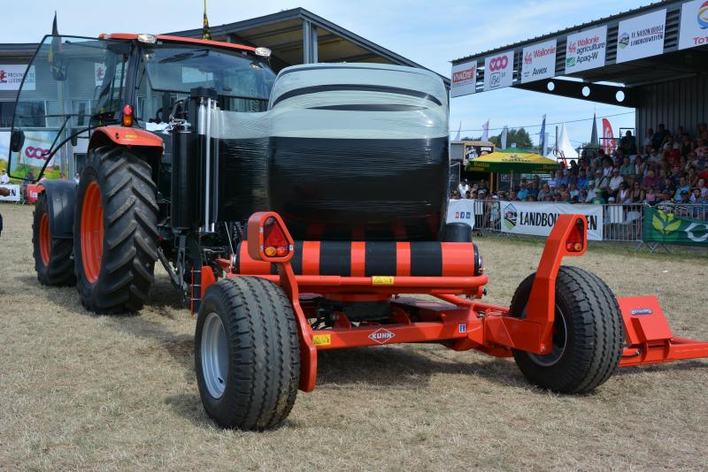 Sur enrubanneuse Kuhn, le pré-étireur e-Twin permet un étirement accru des films d’enrubannage.