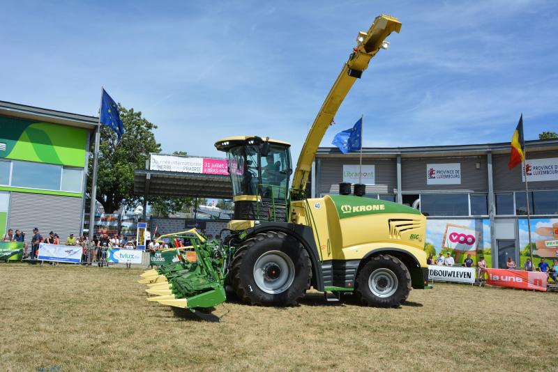 Le système LiftCab de Krone permet d’élever la cabine de l’ensileuse de 70 cm et ainsi accroître la vision du chauffeur.