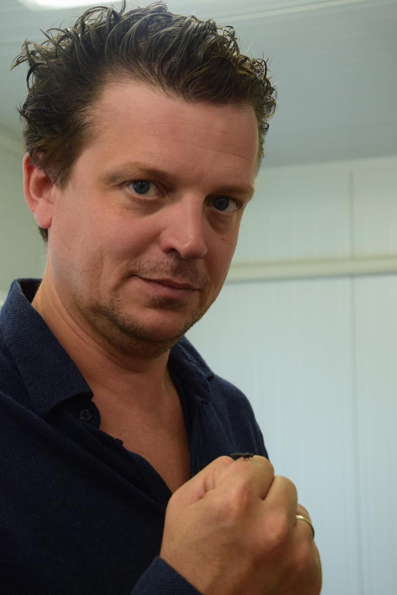 ‘Fly-Master’ Johan Jacobs is oprichter, 
bedrijfsleider en bezieler van insectenproducent Millibeter.