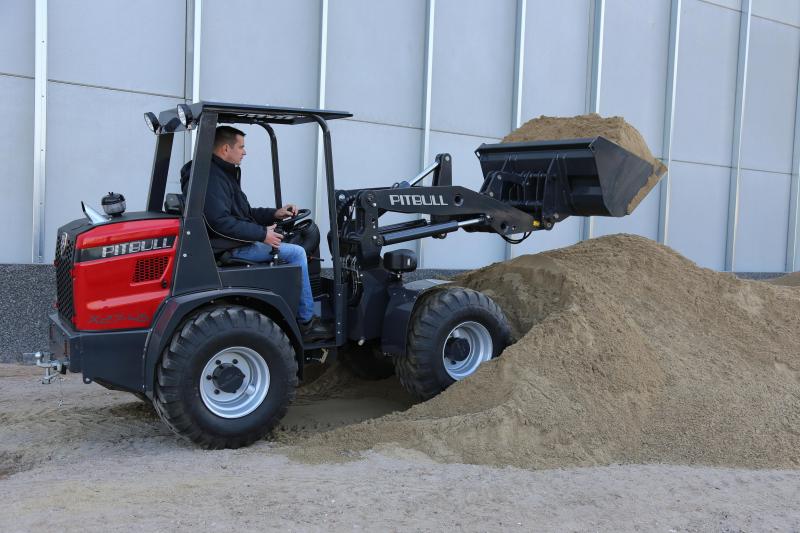 Peeters Landbouwmachines gaat nu ook zelf miniwielladers bouwen en ze in de markt zetten via de ‘Pitbull’ merknaam.