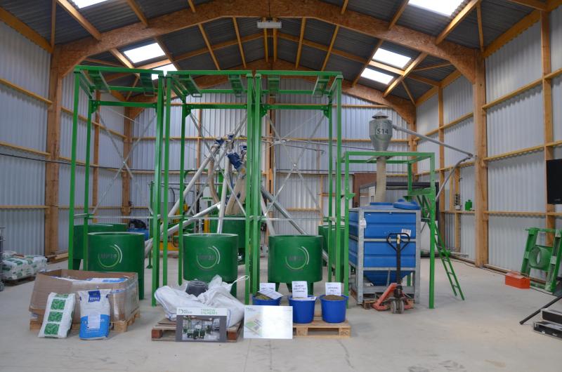 De veevoederfabriek op Bel Orient laat aan het bedrijf toe om nagenoeg al zijn samengestelde voeders zelf te produceren.