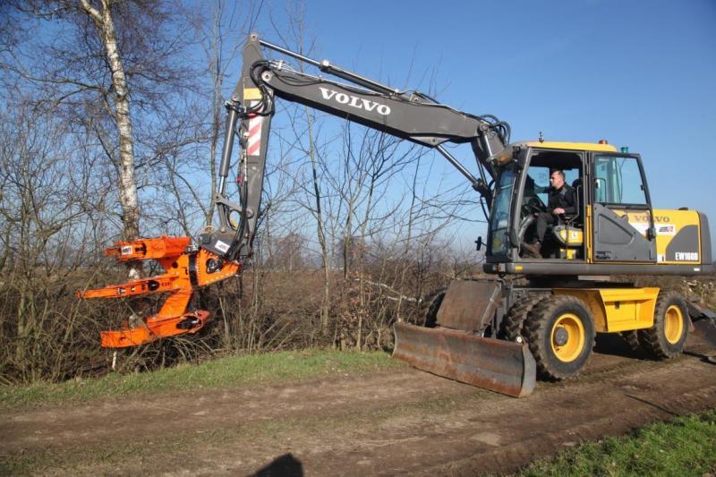 Het takkenhout van houtkanten kan worden versnipperd en ingewerkt  in de akkers.