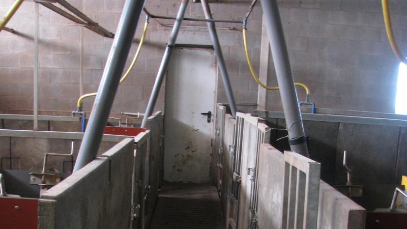 Vermijd doodlopende stukken of doorhangende leidingen want daar kan water blijven stilstaan en vuil zich ophopen, waardoor ze een broeihaard worden van bacteriën.