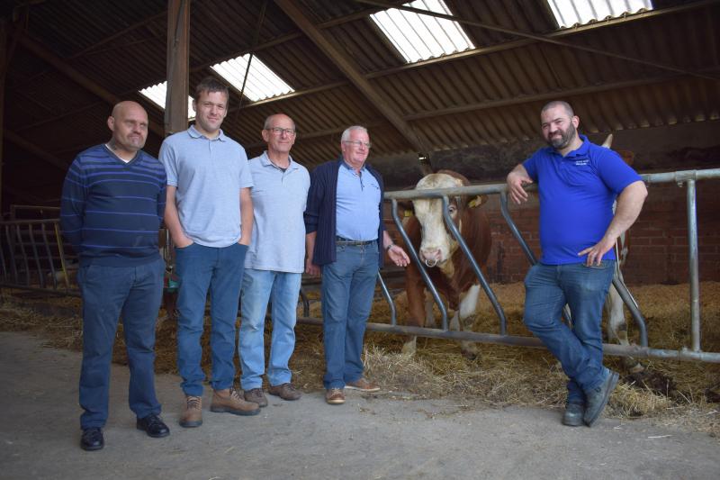 De stille helden van deze dag: de zorggasten en bevriende boeren die een oogje op de dieren hielden in alle koninklijke drukte. Dank, Danny, Steve, Racli, Noël en Pieter!