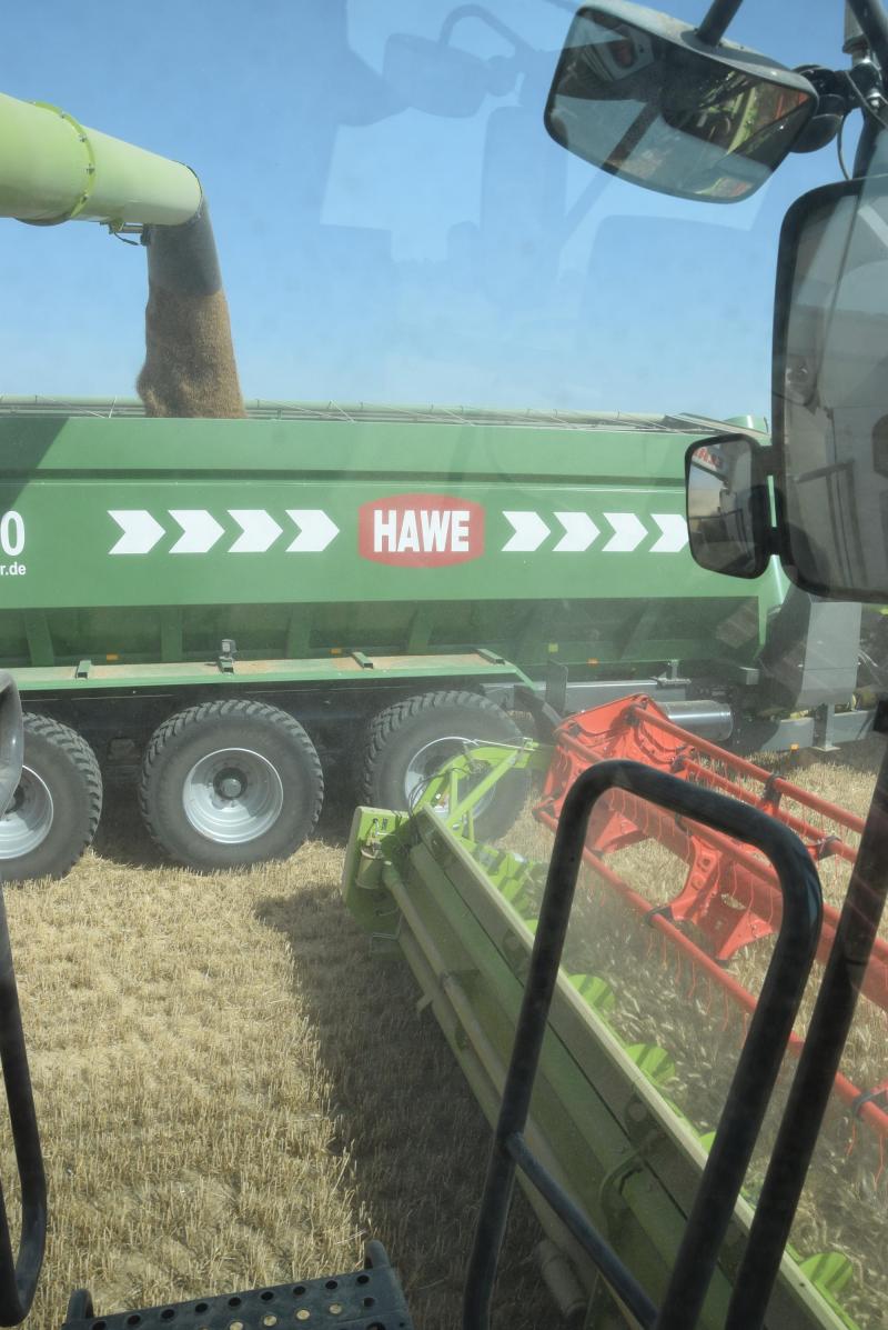 De losbuis zwenkt iets meer naar voor waardoor je vanuit de cabine een beter zicht hebt op de activiteiten.