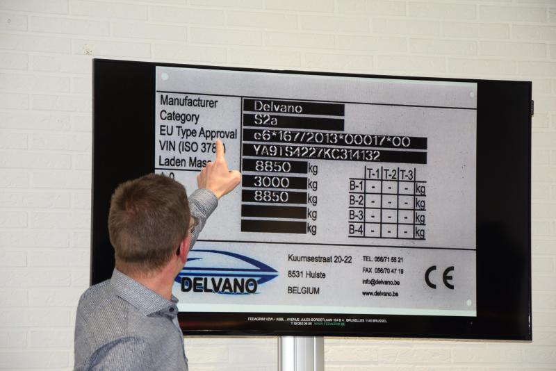 De koper heel gemakkelijk zelf kan nagaan of zijn machine aan de nieuwe eisen voldoet door naar het typeplaatje te kijken. Hierop staat een vermelding ‘EU Type Approval’ daarna moet een nr volgen die begint met e6*167/2013*...