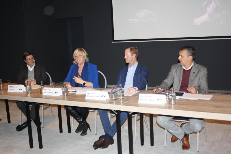 Van links naar rechts Stephan Detry, Hilde Vautmans, Niels Bruyseels en Jeffrey De Sutter.