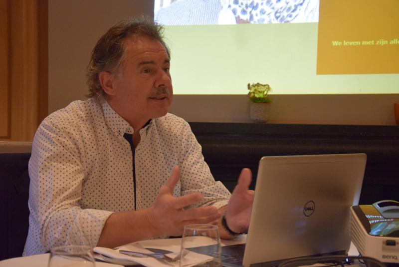 We moeten de boeren wakker schudden , stelt Jan Bakker, directeur van KWS Benelux.