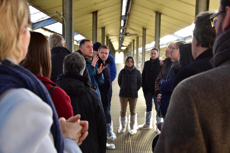 ILVO-medewerker Sam De Campeneere legt de relatie tussen de veehouderij en de impact op het klimaat uit.