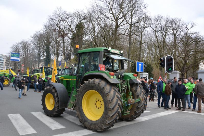 Volgens de politie waren tussen de 100 en 150 trekkers naar het hart van Brussel meegebracht.
