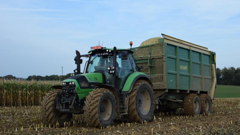 De vernieuwing van de hakselvloot werd ingezet met de aankoop van  een prachtige  tweedehands  silagewagen.