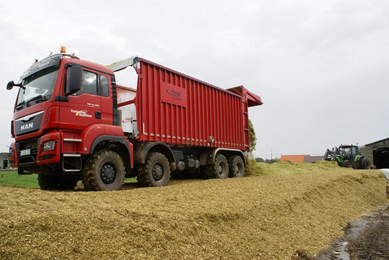 Mits wat aanpassingen kunnen vrachtwagens zich een heel eind uit de slag trekken in de landbouw. Het kader voor hun gebruik verschilt wel wettelijk dan bij dit van tractoren.