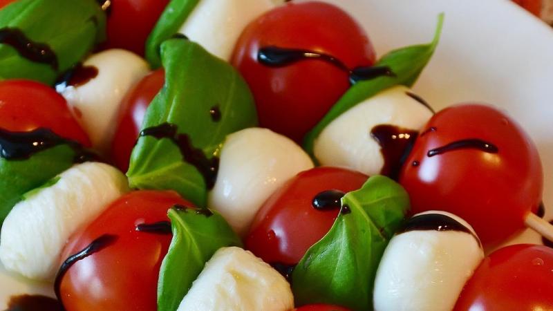 Ook de prijzen van tomaten en mozzarella zijn gezakt.