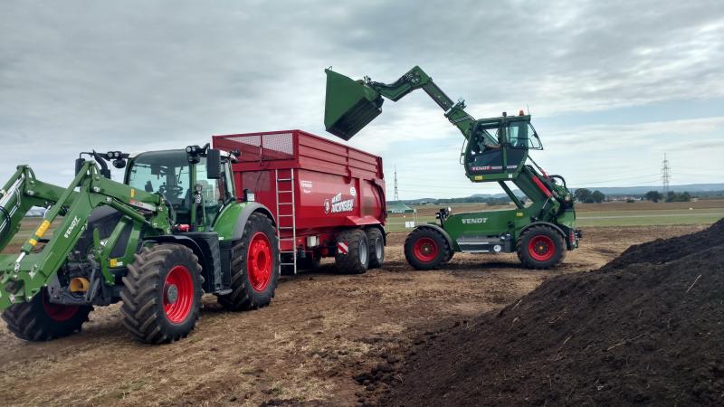 De verreiker die Fendt samen met Sennebogen op de markt gaat brengen, valt op door zijn verhoogbare cabine.