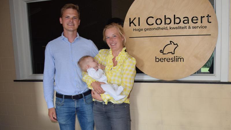 Bert De Coninck en Charlotte Cobbaert met de kleine Omer.