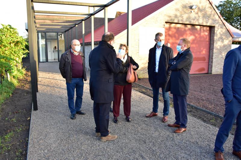 Ook ILVO en VLAM ondersteunen de Belgische wijnbouwsector, met rechts Joris Relaes en Filip Fontaine.