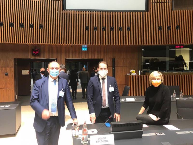 Het akkoord kwam na 2 dagen en 1 nacht onderhandelen tot stand. Uiterst rechts Vlaams landbouwminister Hilde Crevits. Links Waals landbouwminister Willy Borsus en in het midden federaal minister David Clarinval.