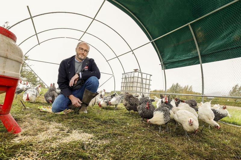 Koen De Clercq is zelf veehouder en bioboer in Maarkedal (Oost-Vlaanderen) en haalde enkele jaren geleden een diploma spekslager.