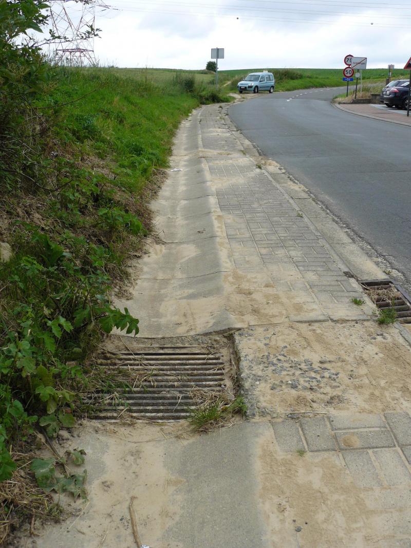 Uitspoeling van de veldweg en water- en modderoverlast in Grimbergen.