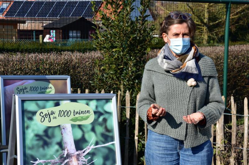 Prof Sofie Goormachtig:  In 1 gram aarde kan je ongeveer 1 miljard bacterieën terugvinden.