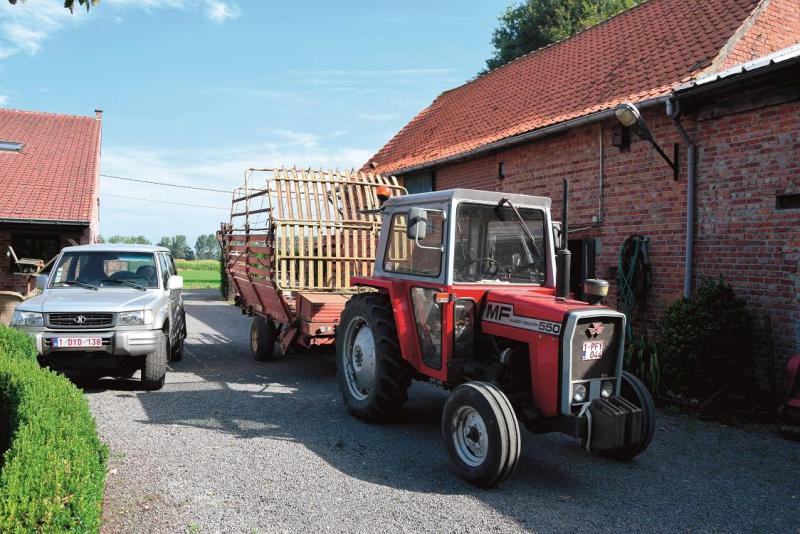 Een cabine op de tractor komt goed van pas bij regenweer.