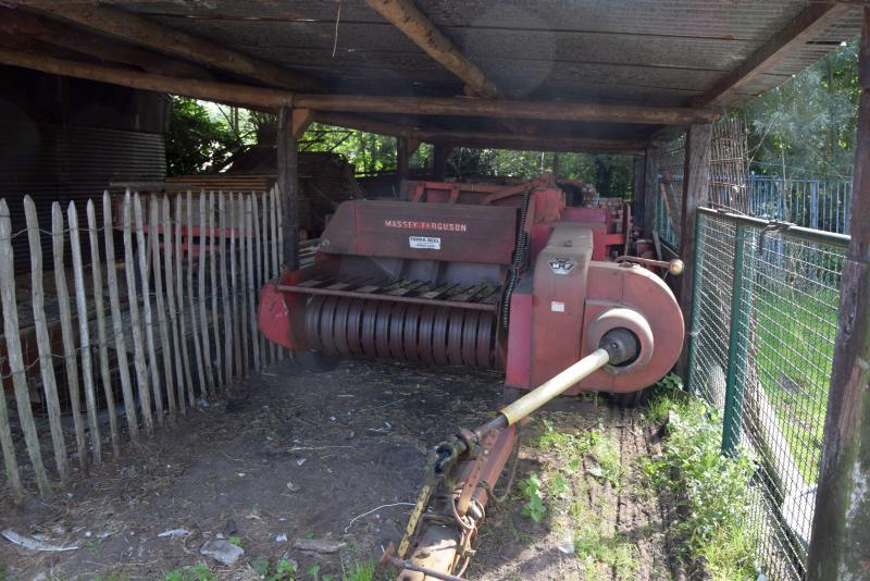 Met deze Massey Ferguson pers maakte Andy dit jaar al meer dan 1.000 pakjes.